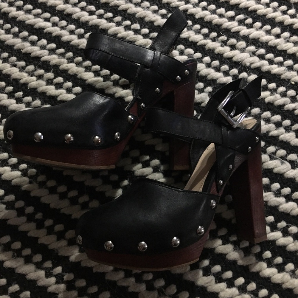 Stunning studded Vince Camuto heels in size 6.5
